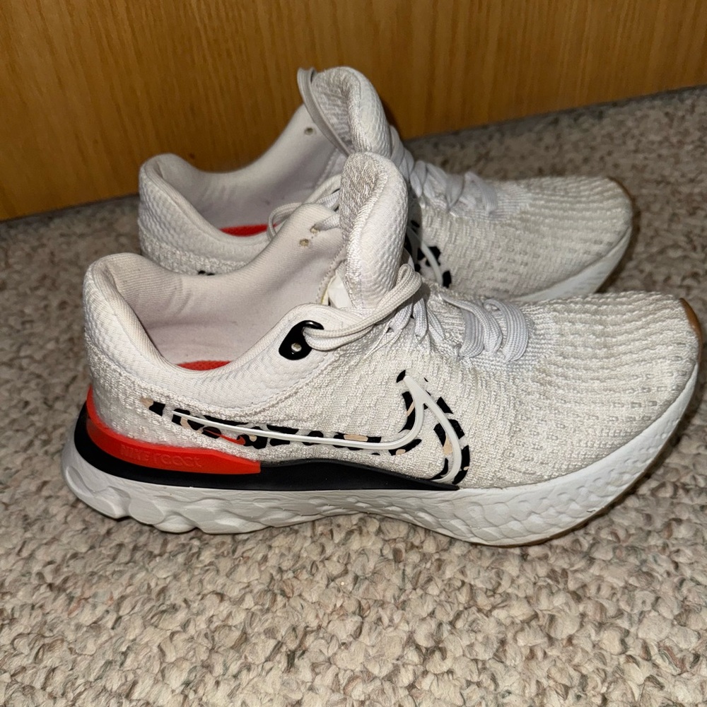 WOMENS SIZE 9 NIKE REACT GYM SHOES CHEETAH
